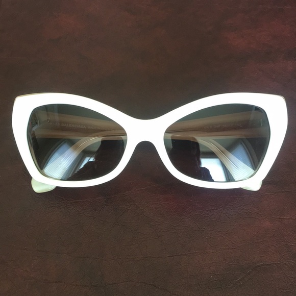 HOST PICK🎉 [Balenciaga] Cat Sunglasses BA 6 24F White - Picture 4 of 11